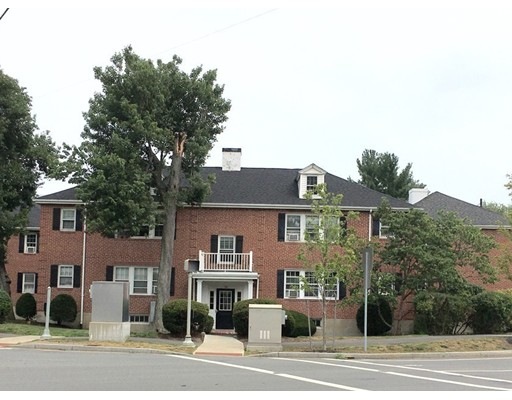 35 Hammond Pond Pkwy unit 1, Chestnut Hill, MA 02467 - photo 1