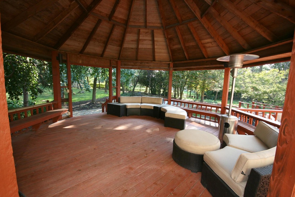 835 Strawberry Hill Rd W, Columbus, OH 43213 - photo 1