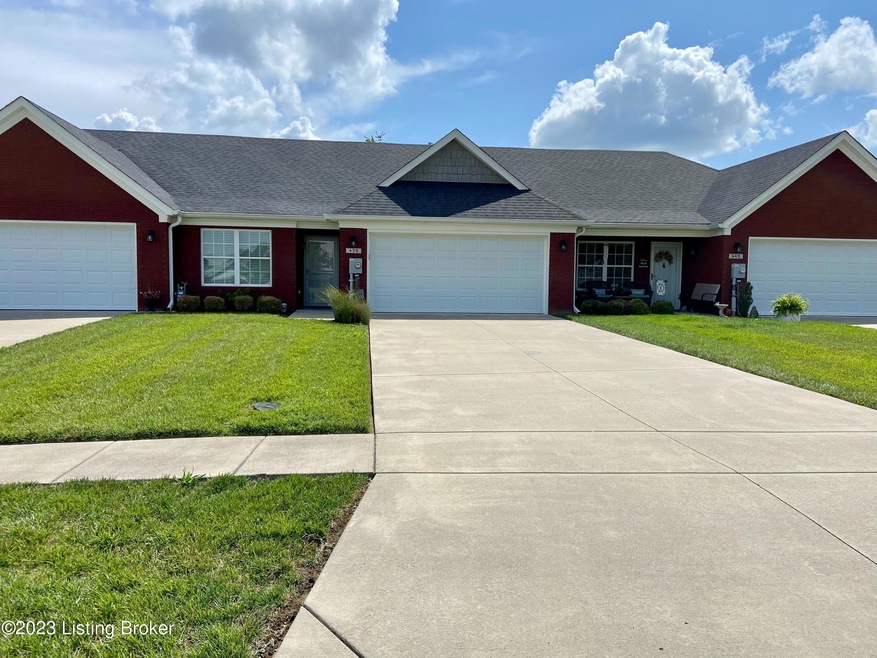 439 Woodlake Dr, Mount Washington, KY 40047 - photo 1