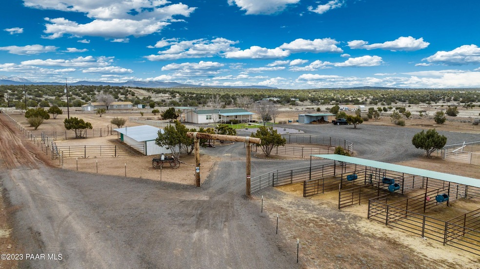 189 W Couchman Trail, Ash Fork, AZ 86320 - photo 1