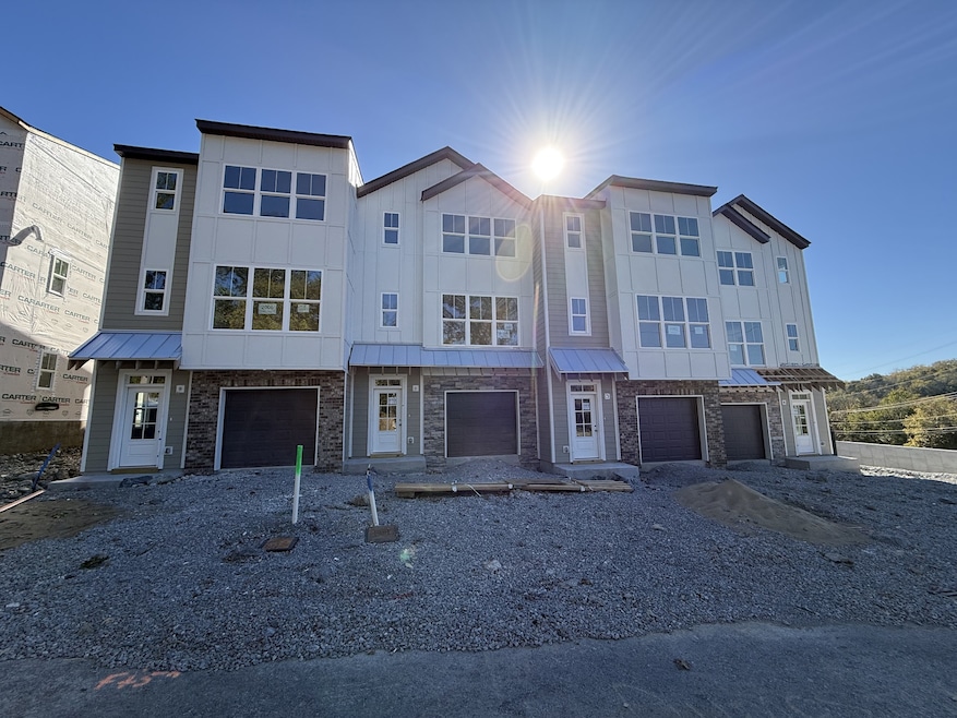 For Sale $559,900 • Co-Listing Agent