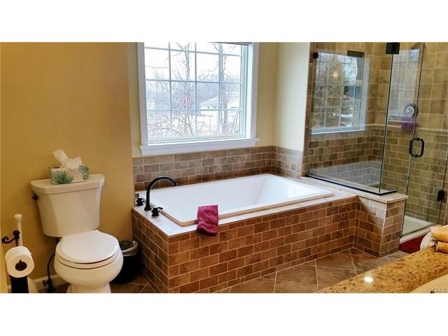 40 Chalon Rd, Trumbull, CT 06611 - photo 1