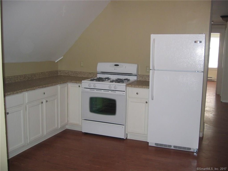 142 Fairview Ave unit 3, Bridgeport, CT 06606 - photo 1