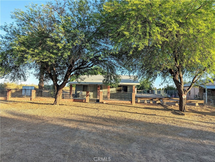 442 E Siegfried Ln, Blythe, CA 92225 - photo 1