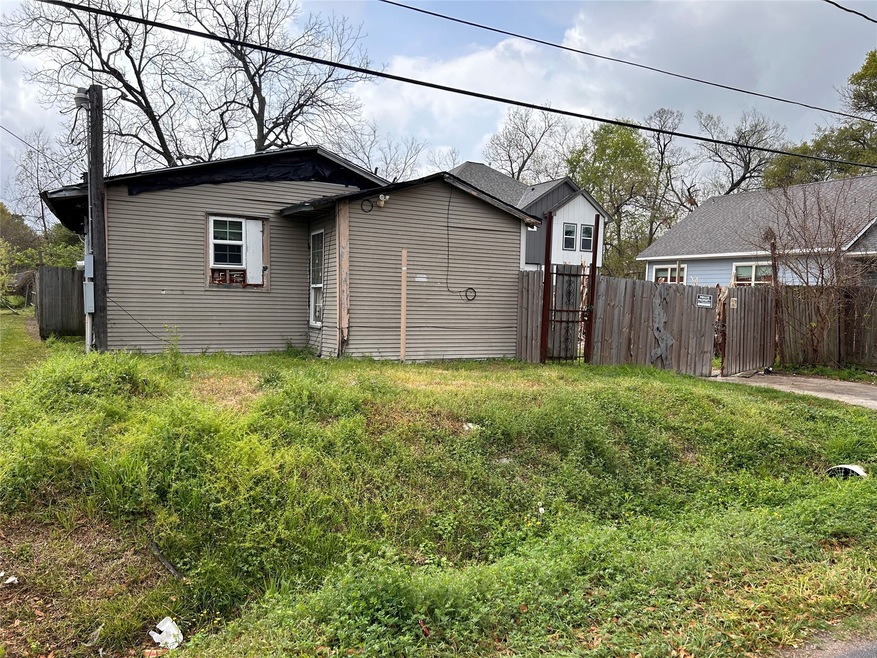 2007 Wavell St, Houston, TX 77088 - photo 1