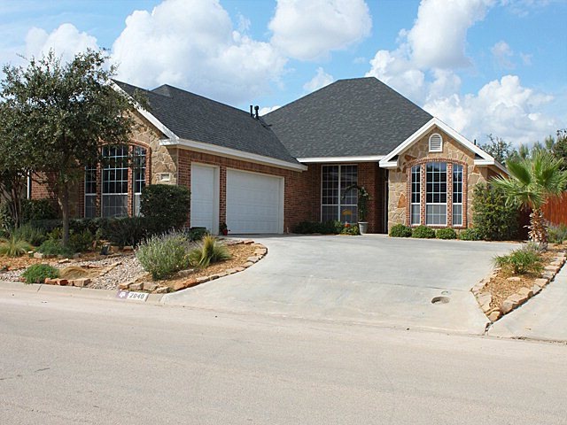 2040 Valleyview Dr, San Angelo, TX 76904 - photo 1