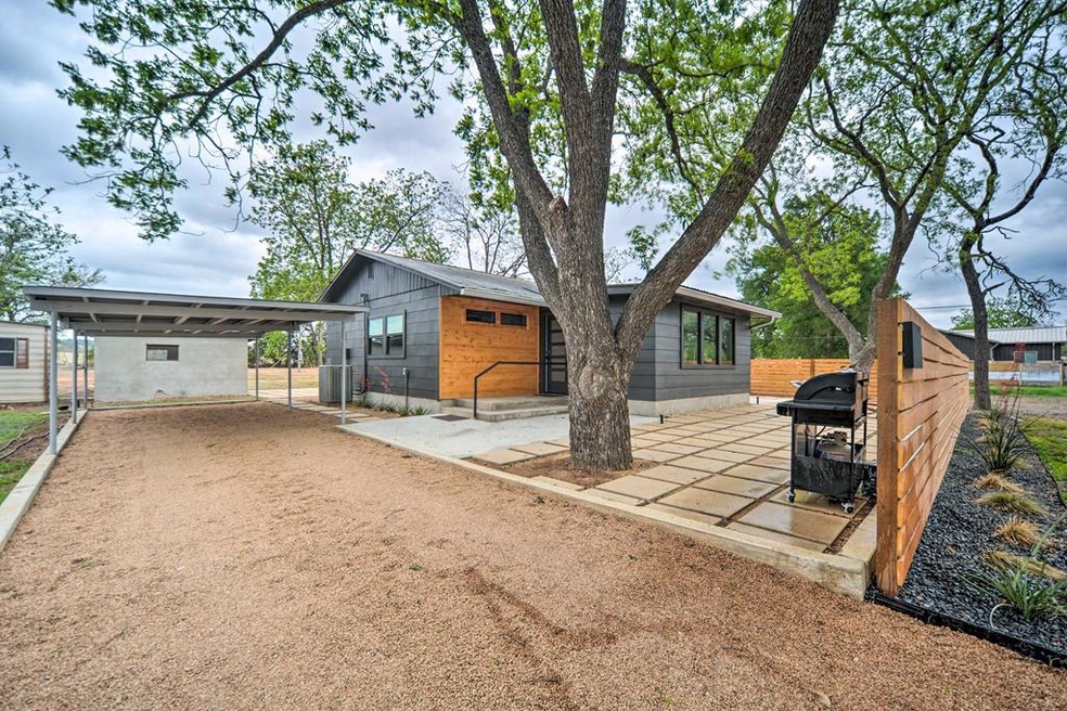 1788 W Live Oak St, Fredericksburg, TX 78624 - photo 1