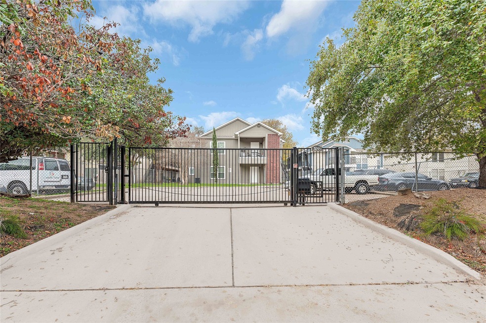 6122 W Mount Houston Rd unit B, Houston, TX 77088 - photo 1