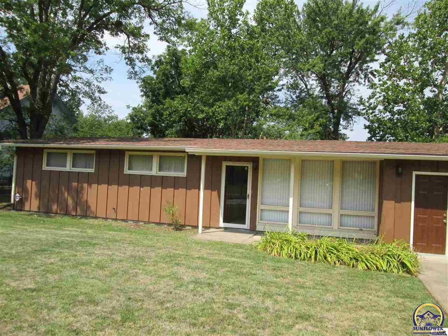 2301 SW Gage Blvd, Topeka, KS 66614 - photo 1