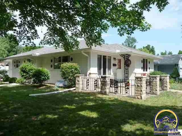 1745 SW Randolph Ave, Topeka, KS 66604 - photo 1