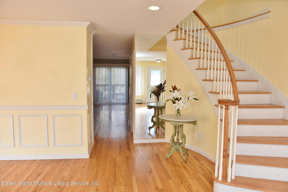 35 Chesterfield Ln, Staten Island, NY 10314 - photo 1