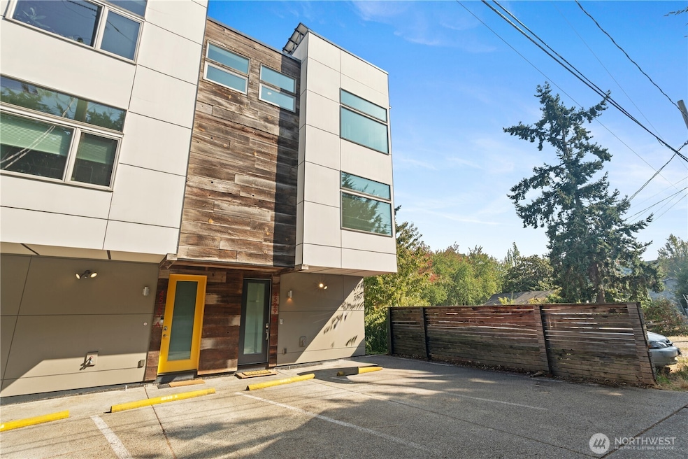 Pending $1,100,000 • Co-Listing Agent