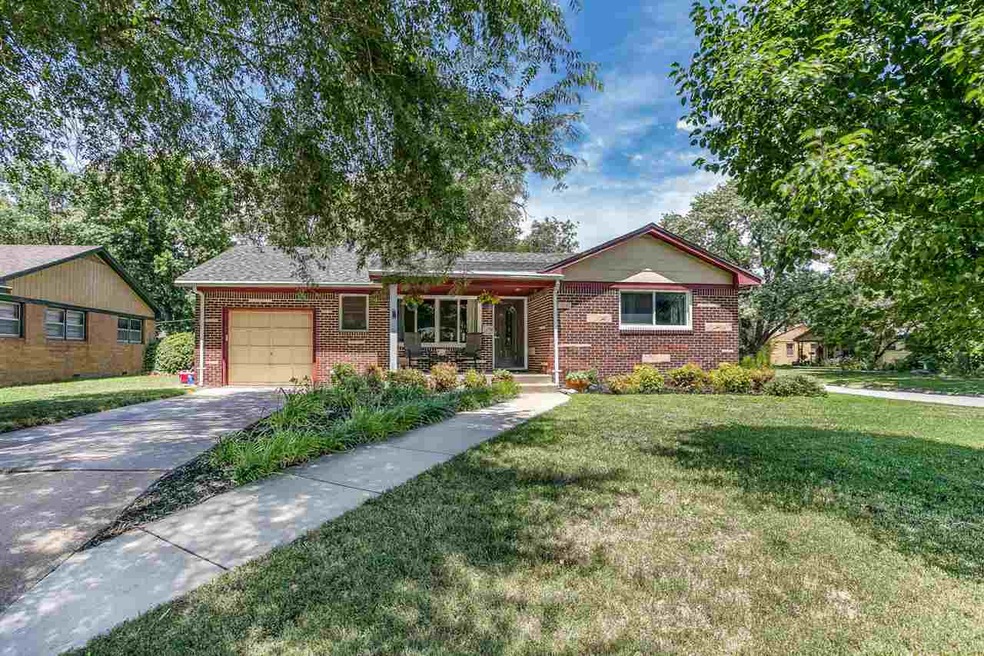 note the nice sidewalk to the covered front porch.