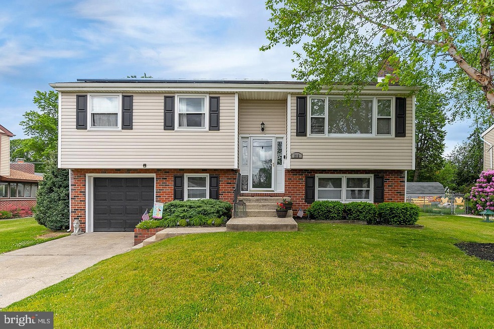 212 Carson Ave, Gibbstown, NJ 08027 - photo 1