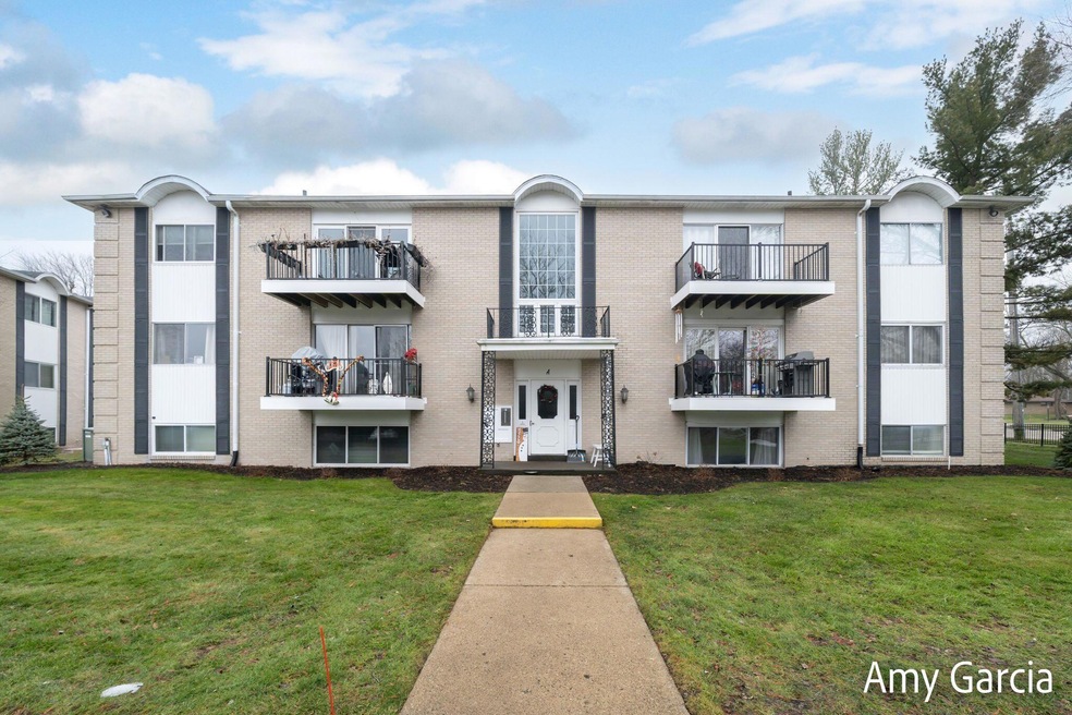 1-web-or-mls-2759 Leonard Street Buildin
