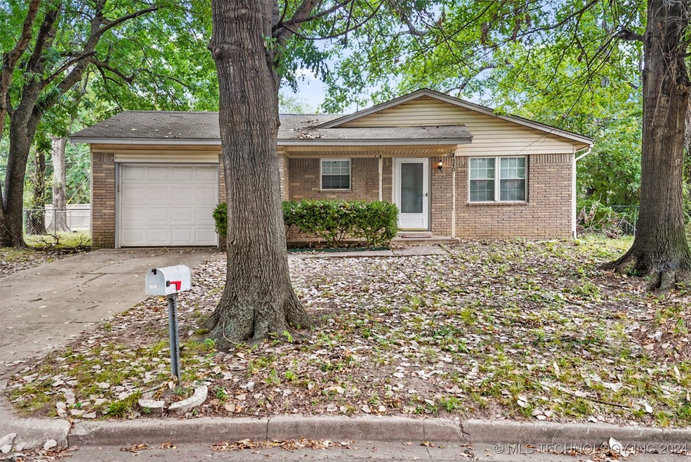240 E Fort Worth St, Broken Arrow, OK 74012 - photo 1