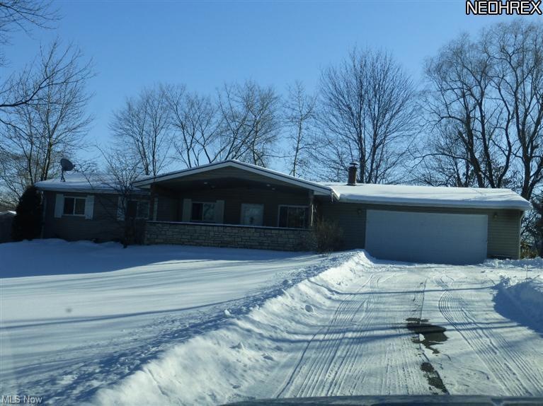 823 Robinhood Dr, Aurora, OH 44202 - photo 1