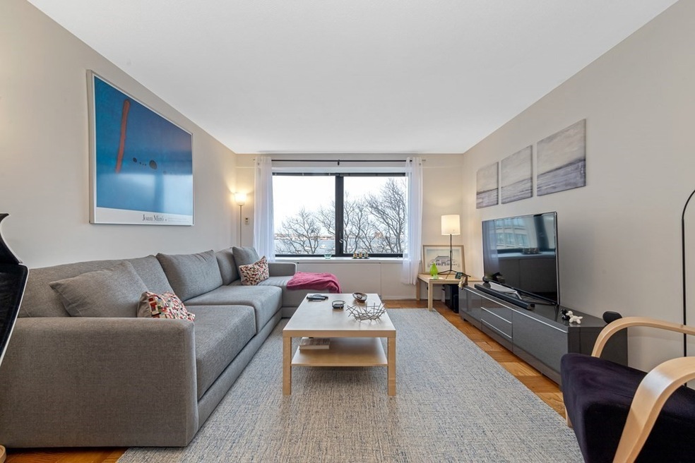 Harbor Towers unit 4D, Boston, MA 02110 - photo 1