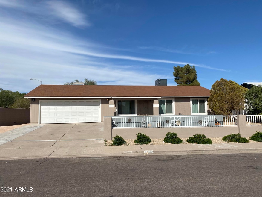 1833 N Edgewater Cir, Mesa, AZ 85207 - photo 1