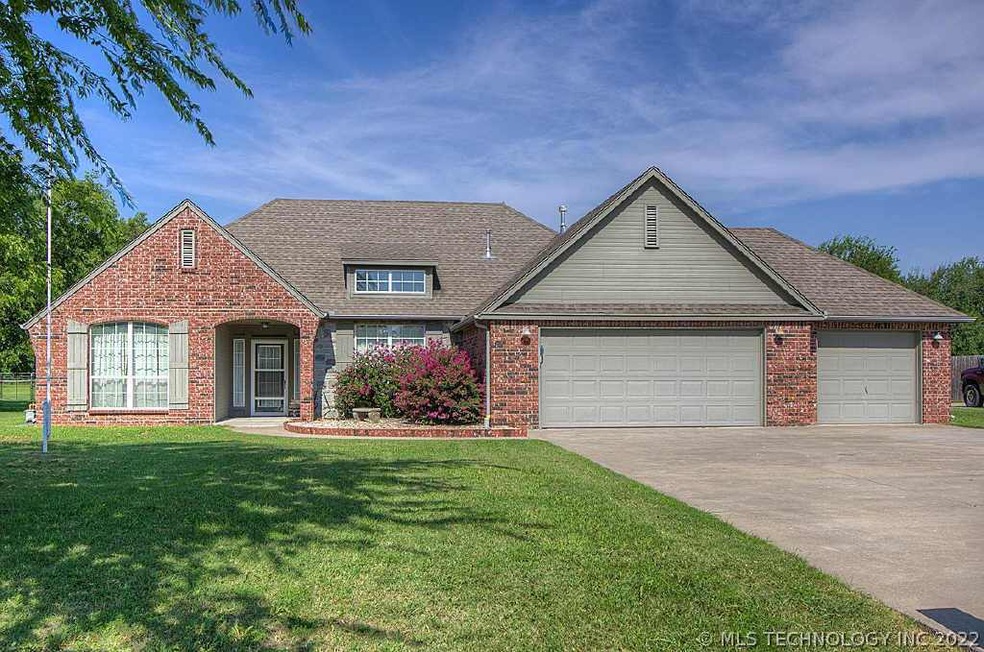 1726 S Broadway St, Skiatook, OK 74070 - photo 1