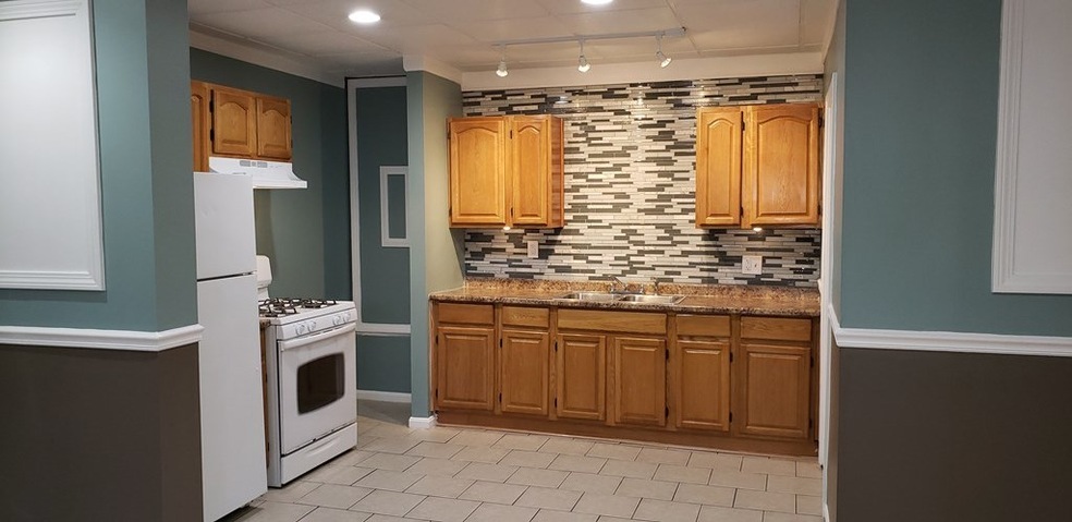 227 Rhode Island Ave unit 1, Fall River, MA 02724 - photo 1