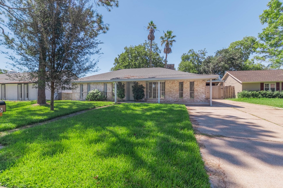 16926 Stardale Ln, Friendswood, TX 77546 - photo 1