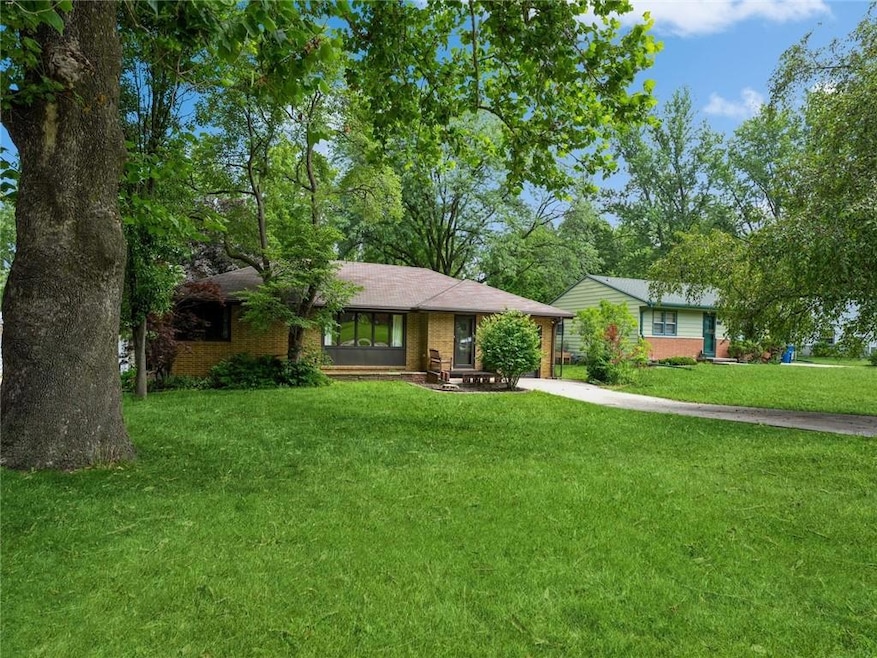 2319 Wakonda View Dr, Des Moines, IA 50321 - photo 1