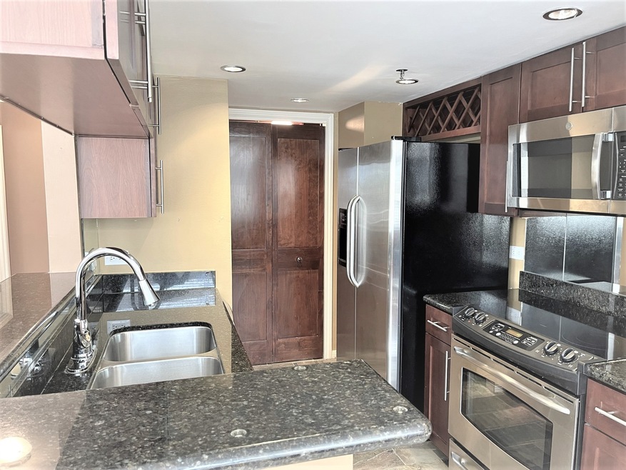 Electric range with glass cooktop and built in mic