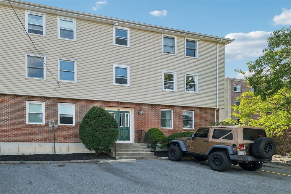 25 Rockland St unit 3, West Roxbury, MA 02132 - photo 1