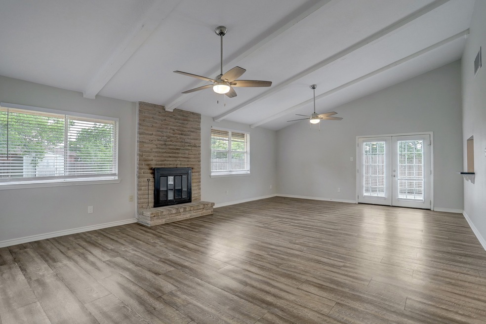 16911 Ravine Cir, Friendswood, TX 77546 - photo 1