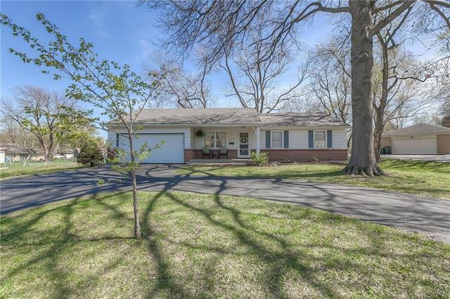 5601 Earnshaw St, Shawnee, KS 66216 - photo 1