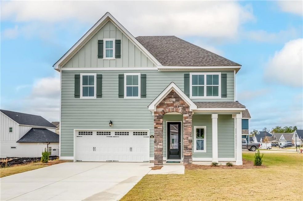 Craftsman house featuring a front yard and a garag