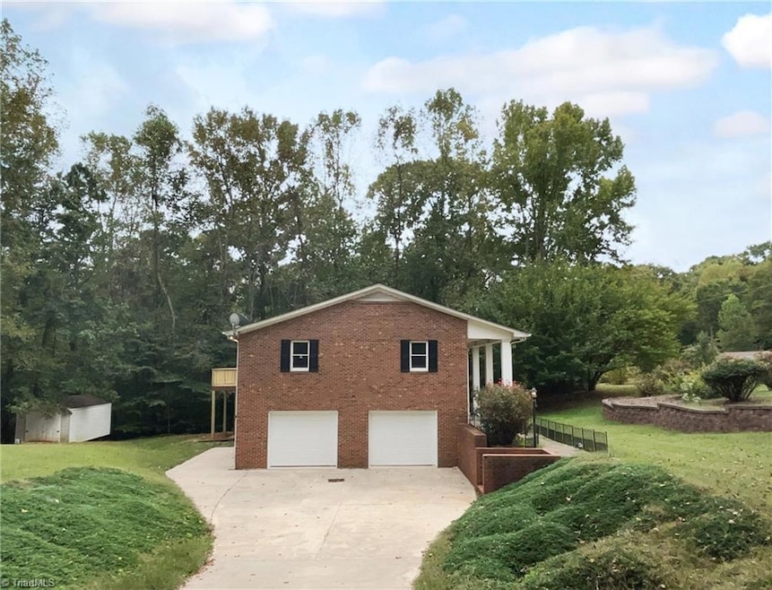 2286 Lynn Cir E, Trinity, NC 27370 - photo 1