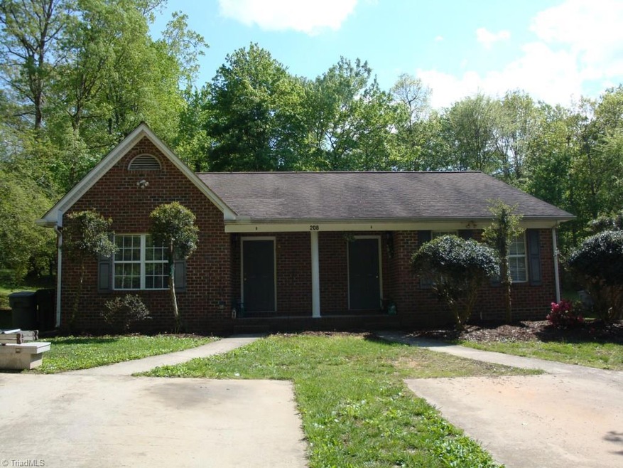 208 E Balfour Ave, Asheboro, NC 27203 - photo 1