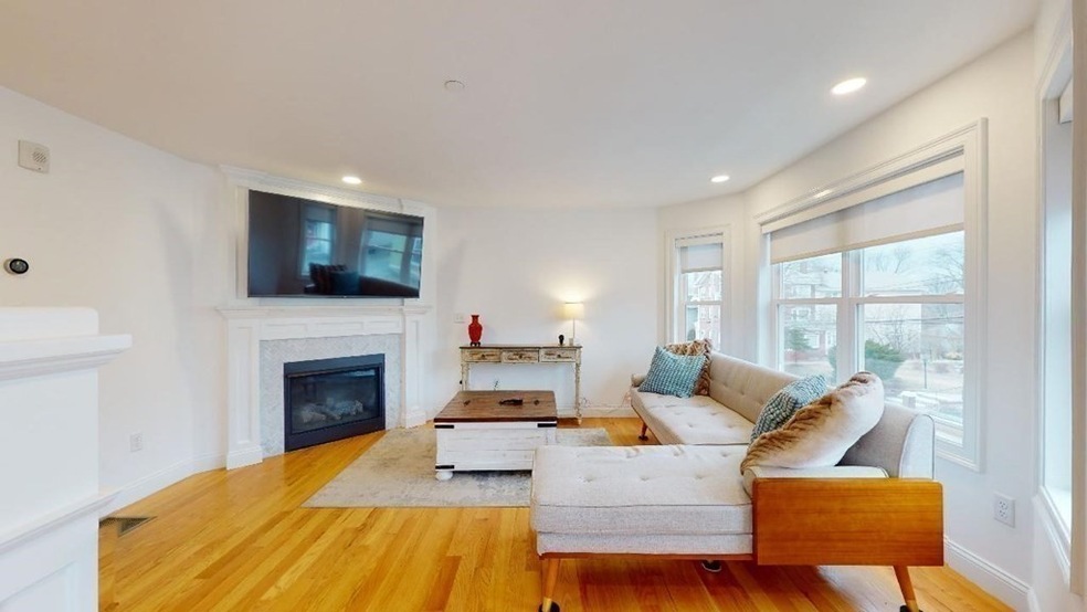 401 E Merrimack St unit 14, Lowell, MA 01852 - photo 1