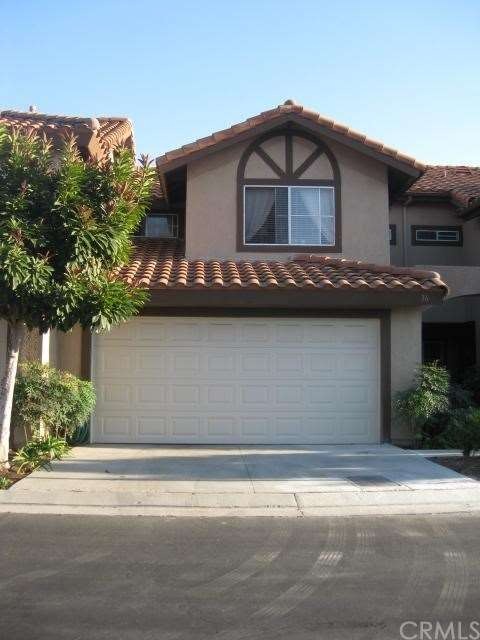 Spacious 2 story townhouse with 2 Master Bedrooms,