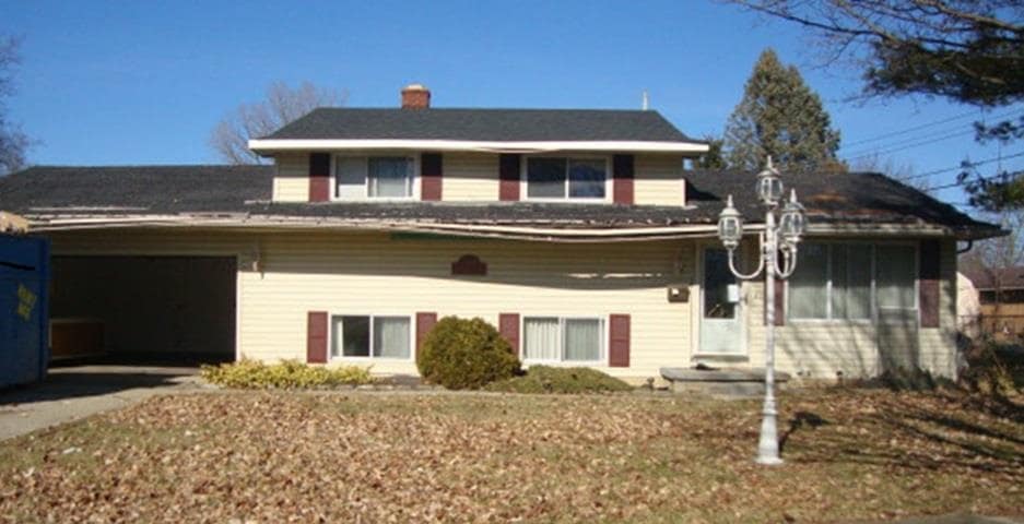 2310 Toby Beth Dr, Flint, MI 48505 - photo 1