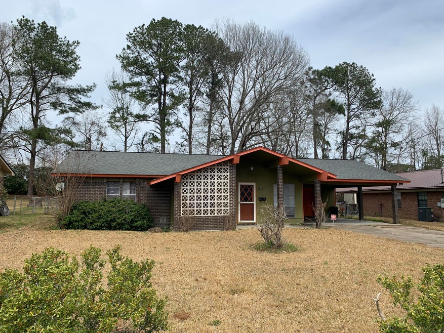 1931 Tulip St, Laurel, MS 39440 - photo 1