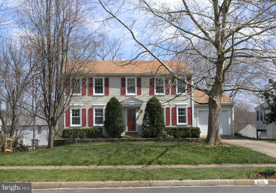 6215 Hidden Canyon Rd, Centreville, VA 20120 - photo 1