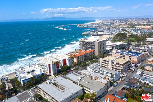 512 Esplanade unit 402, Redondo Beach, CA 90277 - photo 1