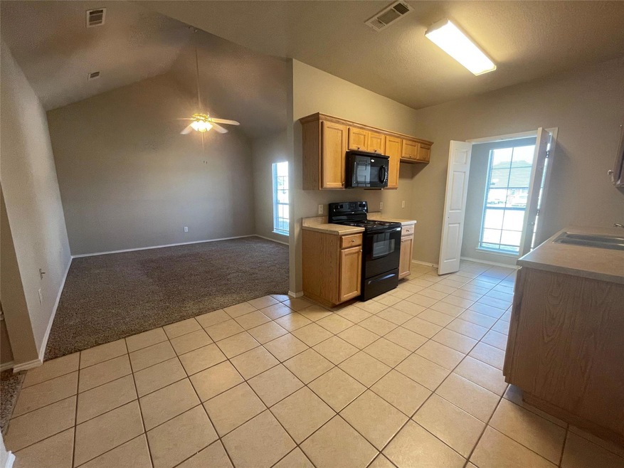 120 Collett Ct unit 122, Weatherford, TX 76088 - photo 1