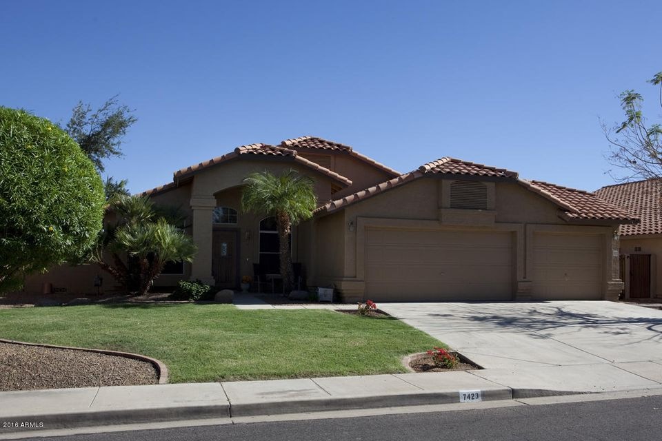Popular Superstition Springs Community