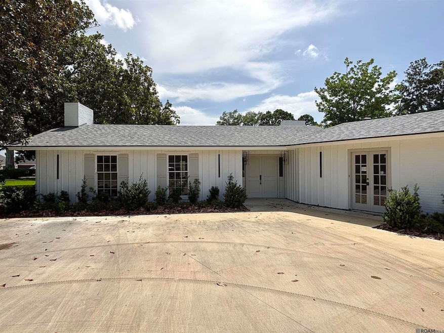 1406 False River Dr, New Roads, LA 70760 - photo 1