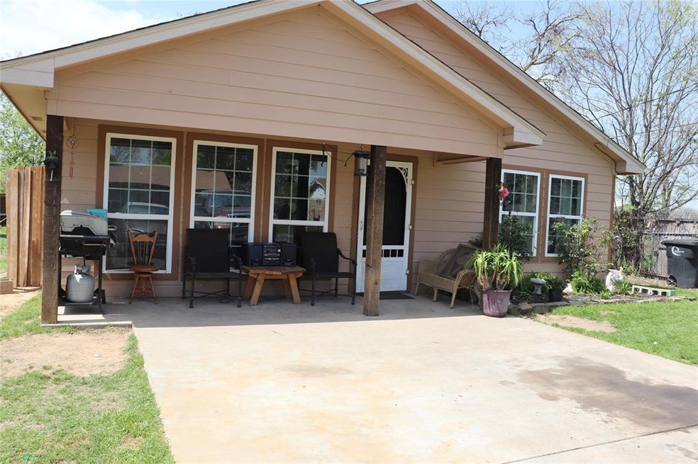 409 Elmo St, Cleburne, TX 76031 - photo 1