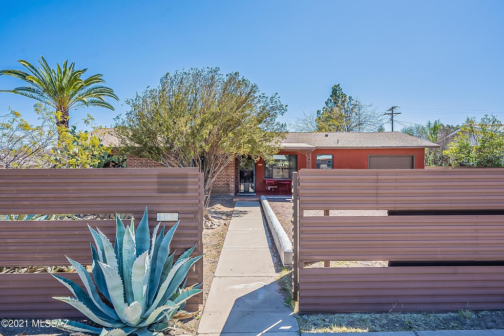 Welcome to 1138 N Nema Ave!