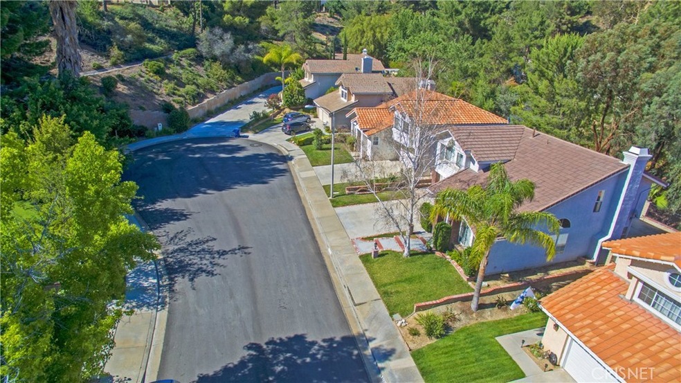 Breathtaking mountain at the end of cul-de-sac location