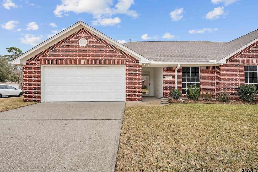 Pending $259,900 • Co-Listing Agent