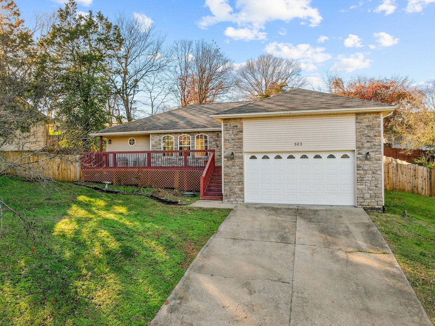 303 Greenbrier Dr, Hollister, MO 65672 - photo 1