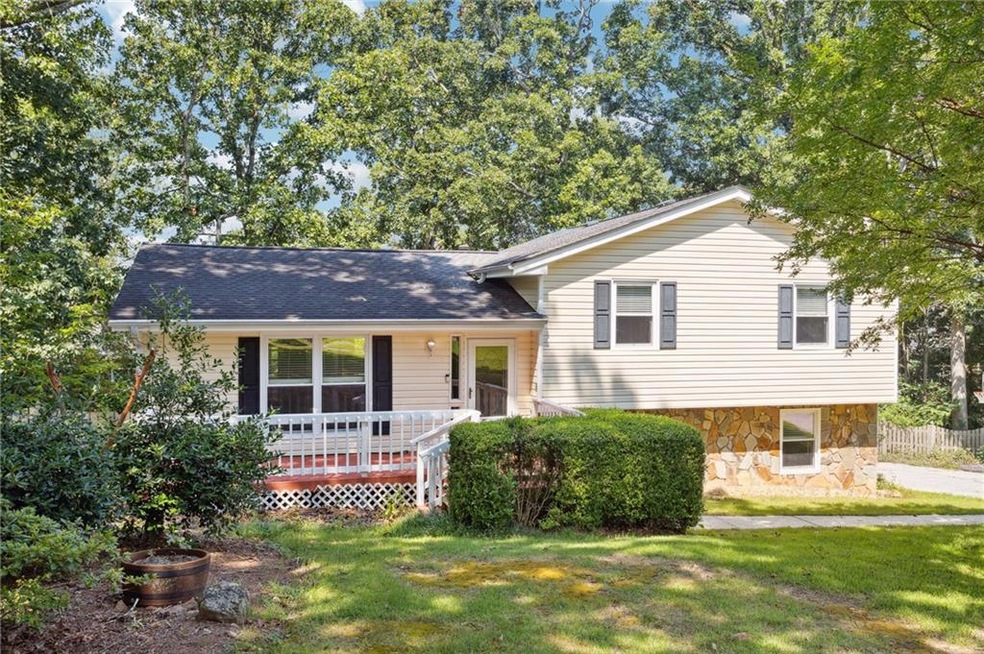 Low maintenance vinyl siding and insulated windows
