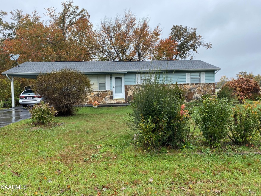556 Dillon St, Crossville, TN 38555 - photo 1